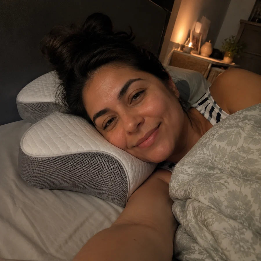 Customer lying on the Novra Pillow
